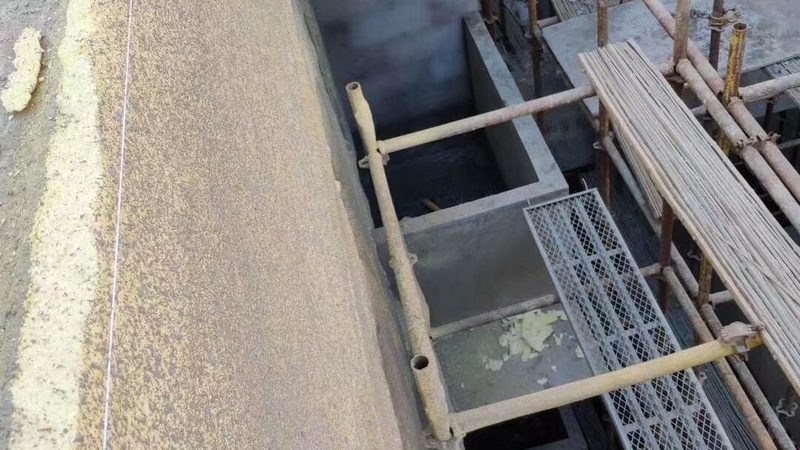 泳池防水材料价格多少钱一平方？揭秘影响价格的关键因素